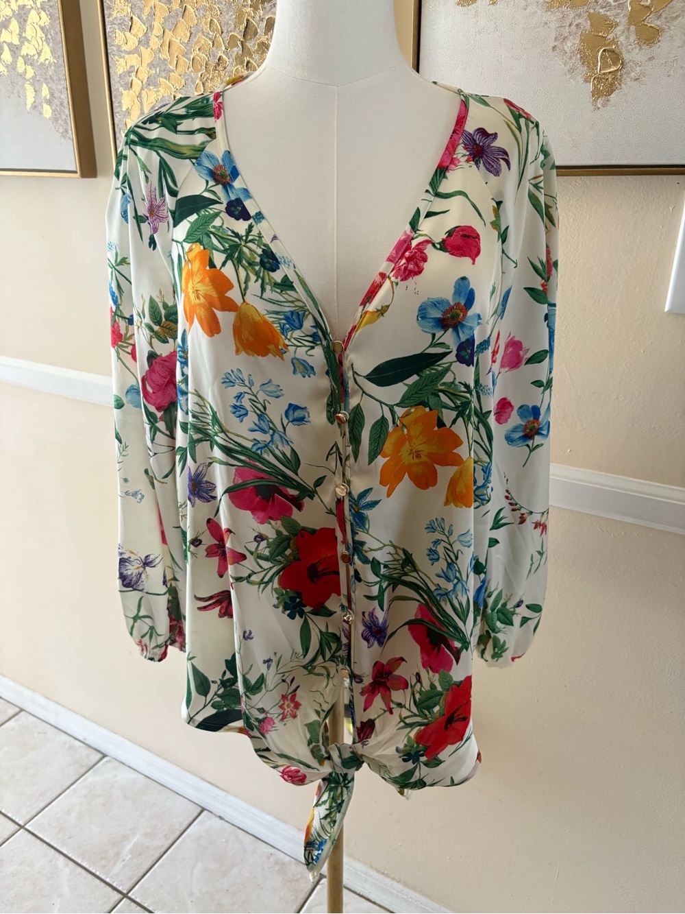 Vince Camuto White Floral Tie-Front V-Neck Blouse